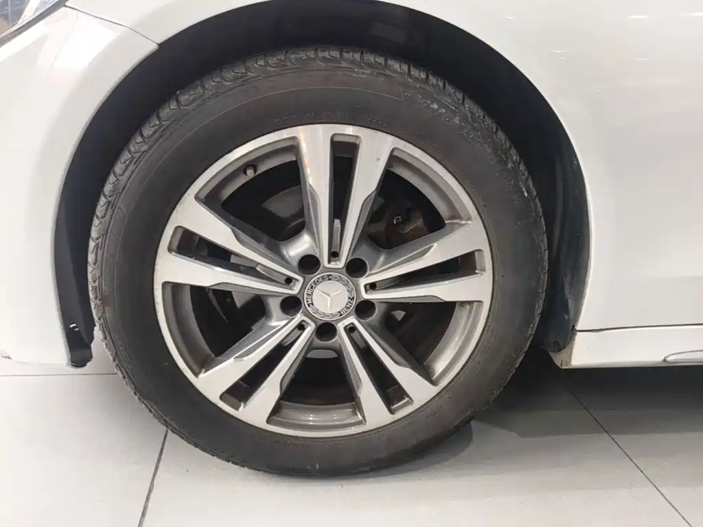 Фото 23 - Mercedes-Benz C-Class
