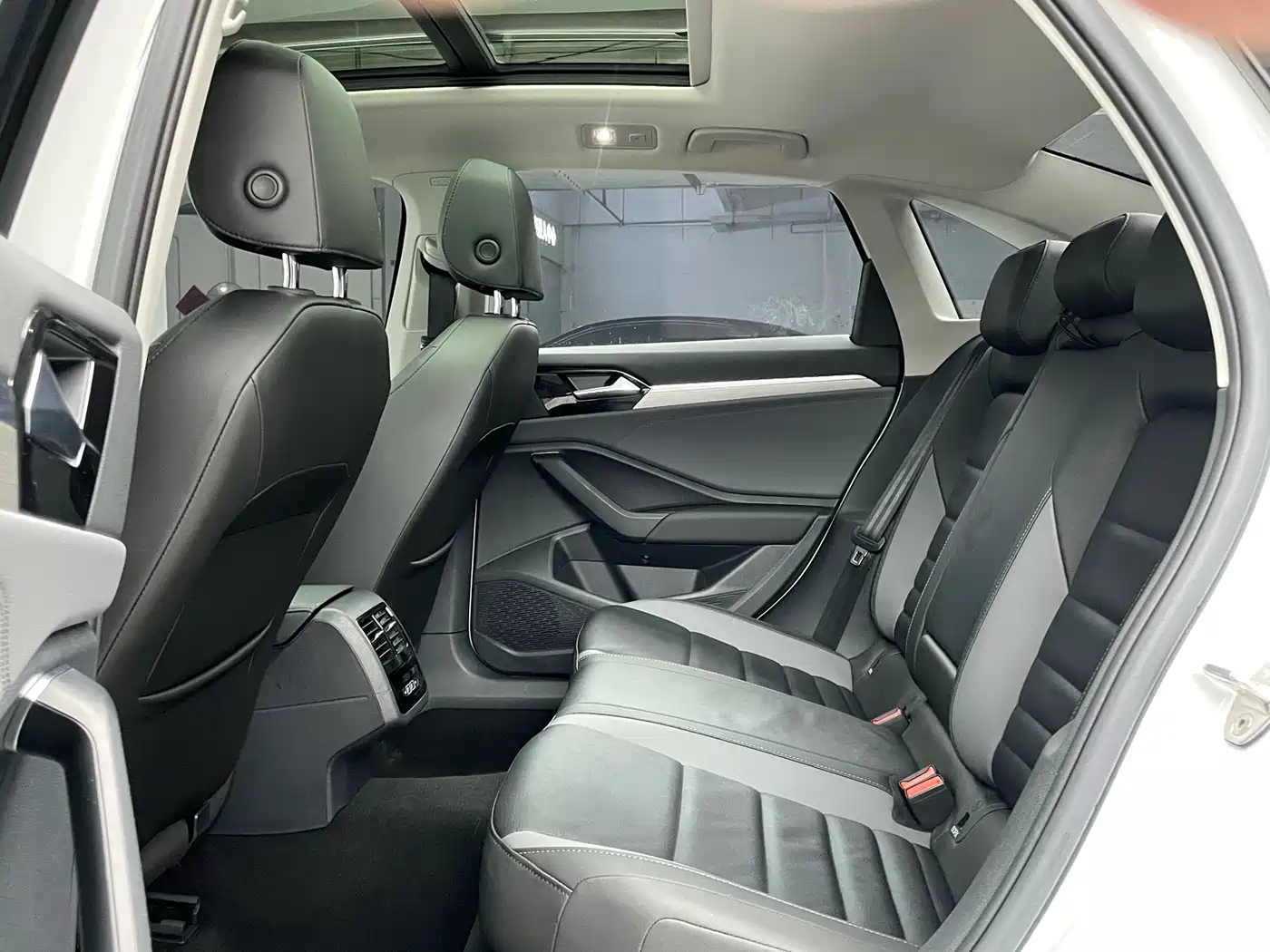 Volkswagen Sagitar 2021 280TSI DSG Surpassing Edition фото 18