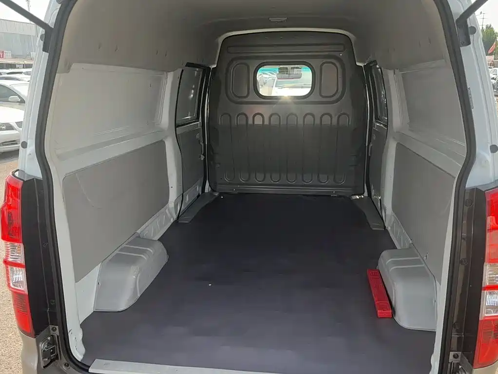 Jinbei New Hiace S 2022 2022 1.5L Fortune Truck without AC China VI SWC15M