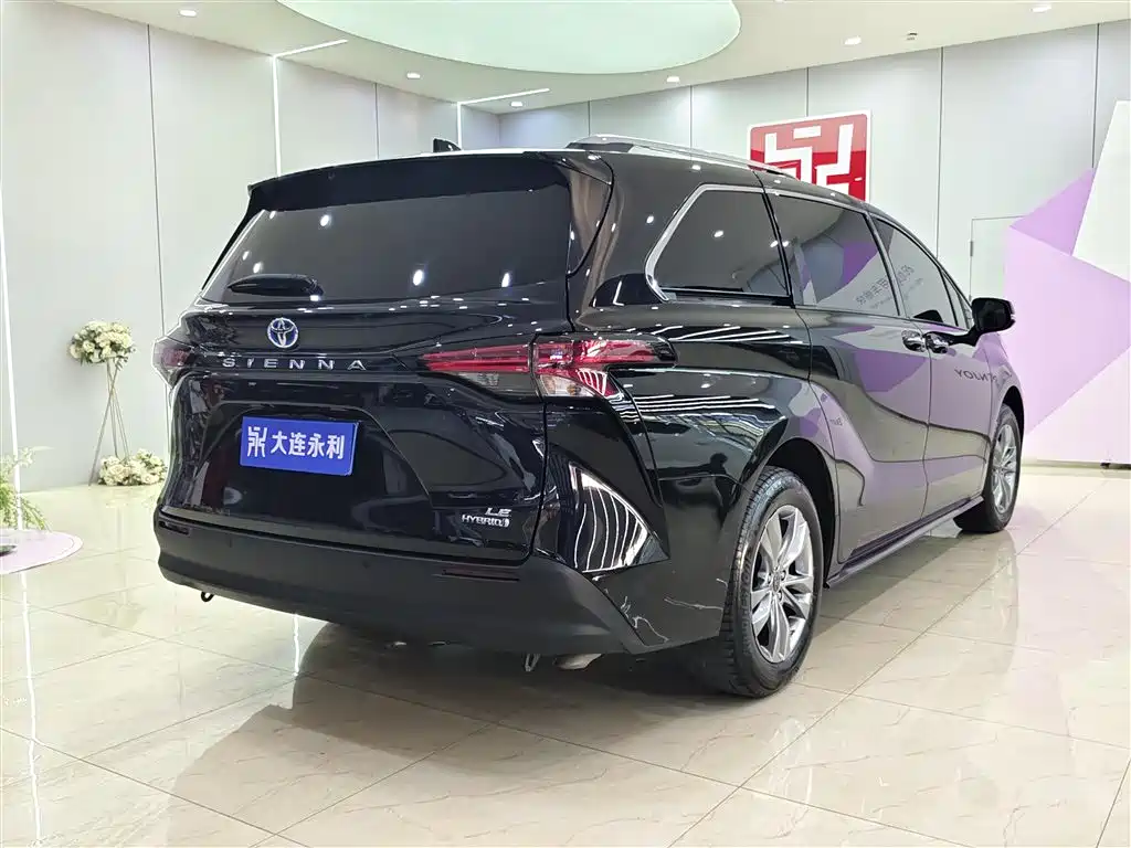 Toyota Sienna 2023 2.5L Hybrid Comfort Edition фото 6