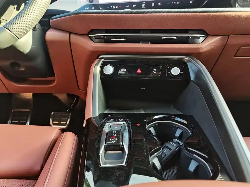 Audi Q5L 2026 Luxury Sport 150kW фото 20