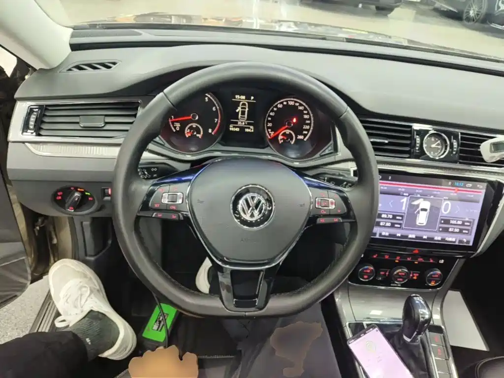 Фото 11 - Volkswagen Passat