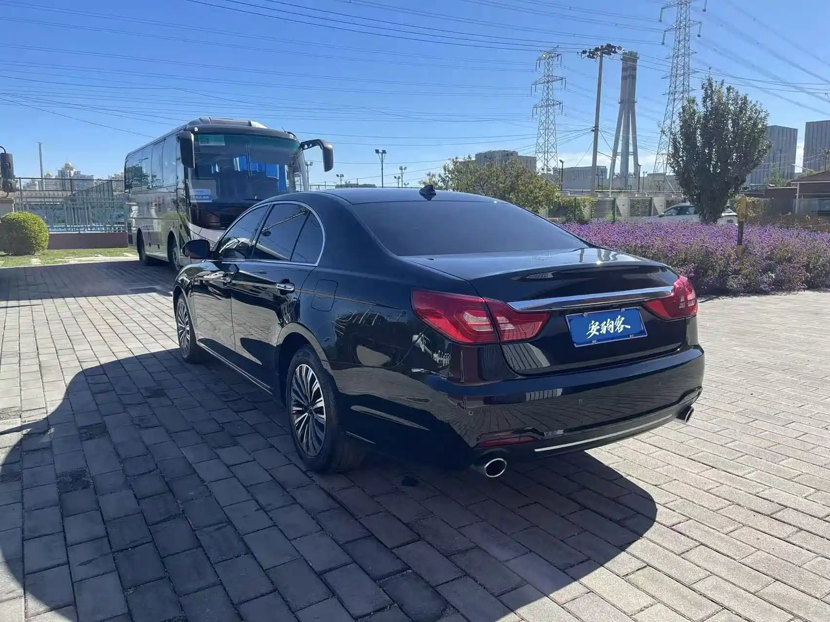 Photo 6 - Hongqi H7