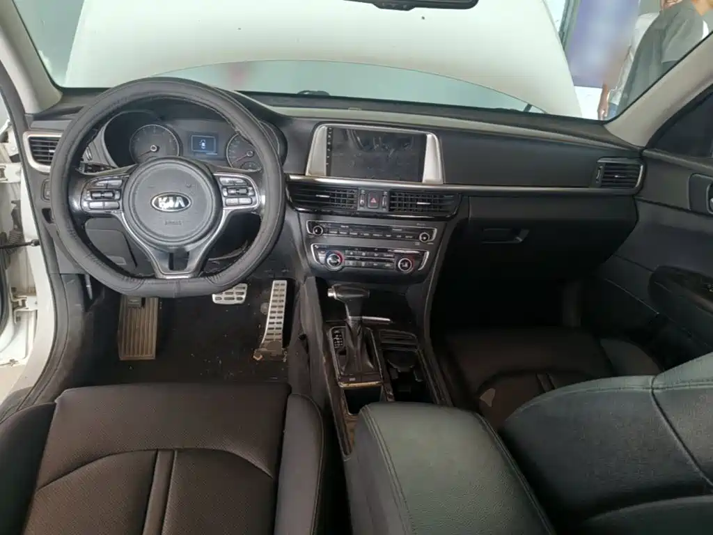 Photo 10 - Kia K5