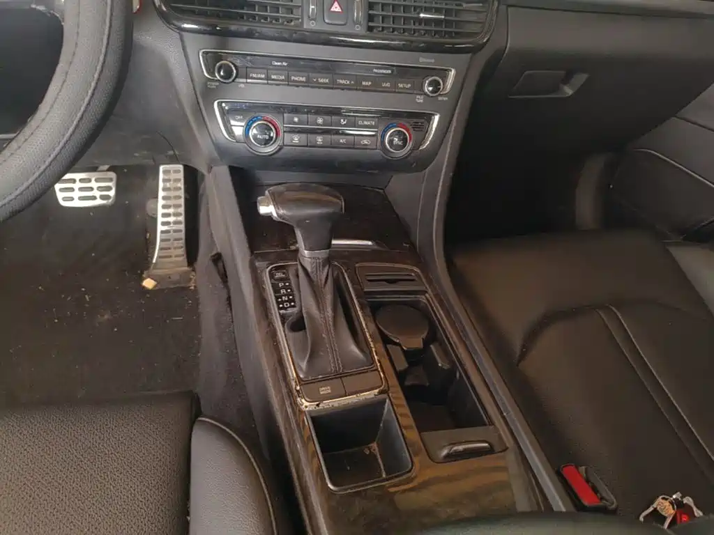 Photo 14 - Kia K5
