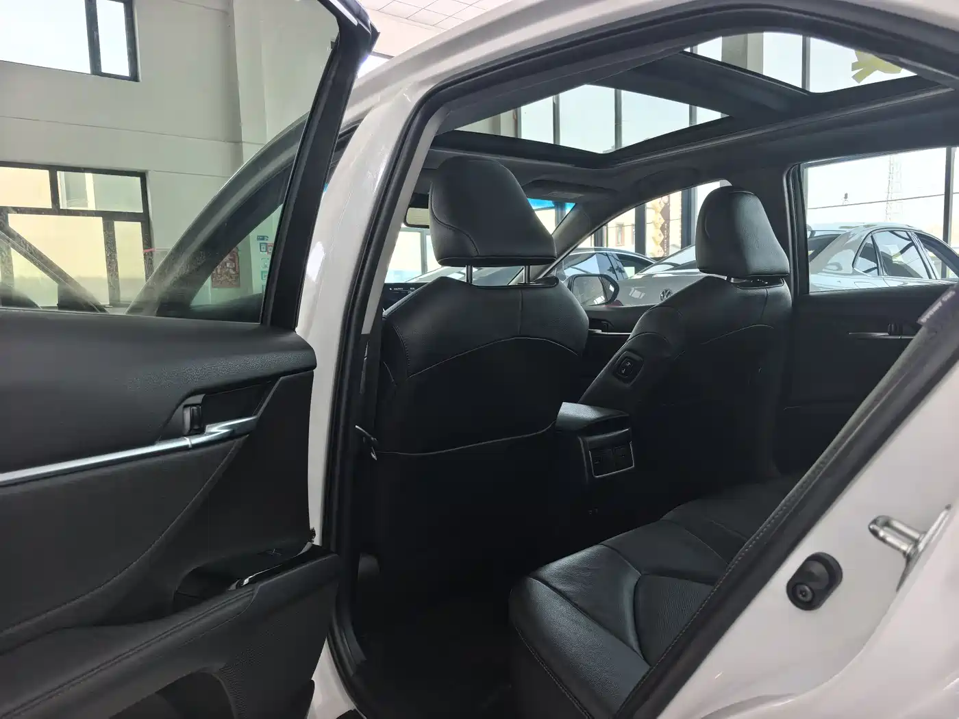 Toyota Camry 2023 2.5G Luxury Edition фото 7