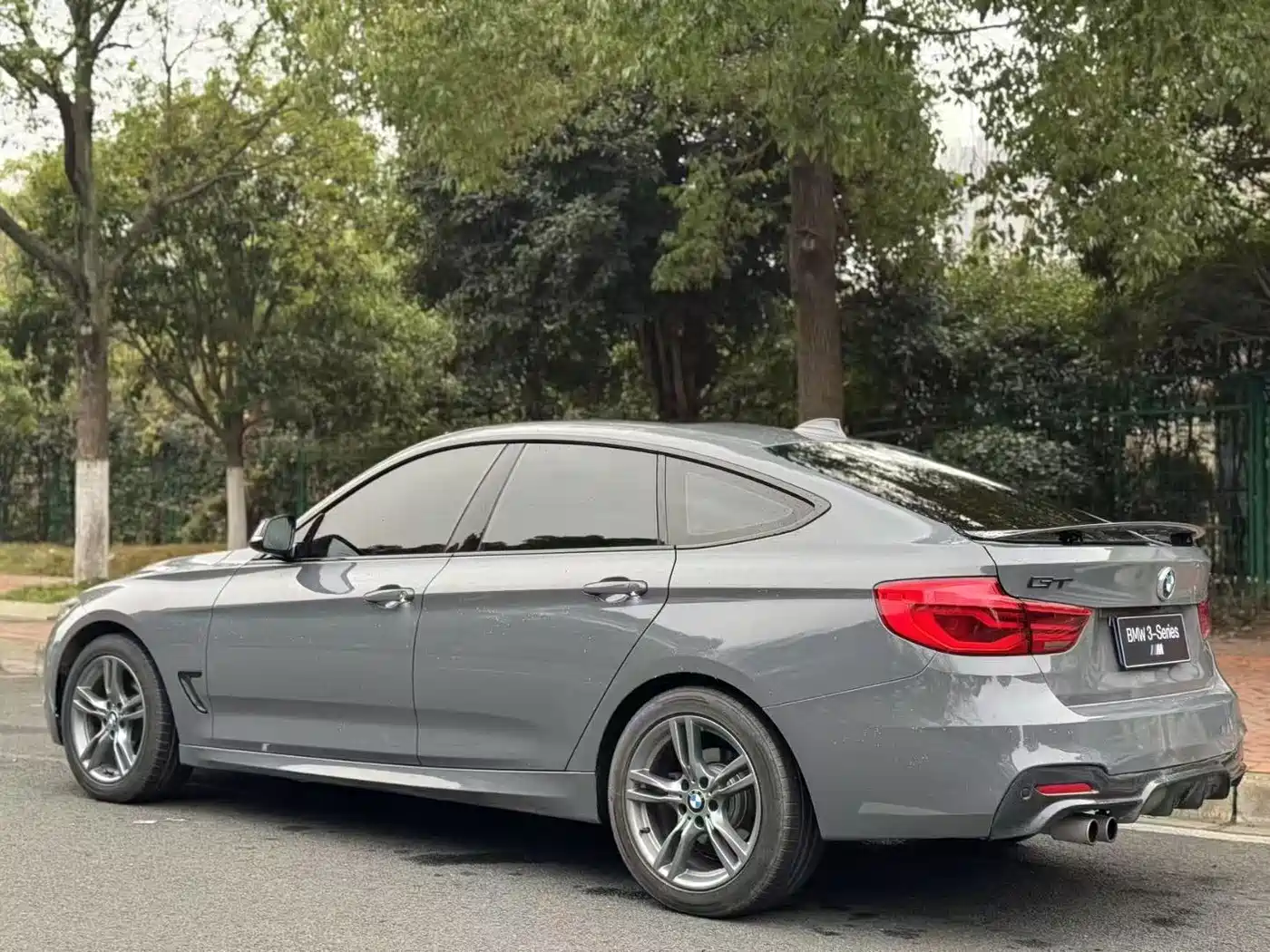 BMW 3 Series GT 2019 320i M Sport Black Night Edition фото 9