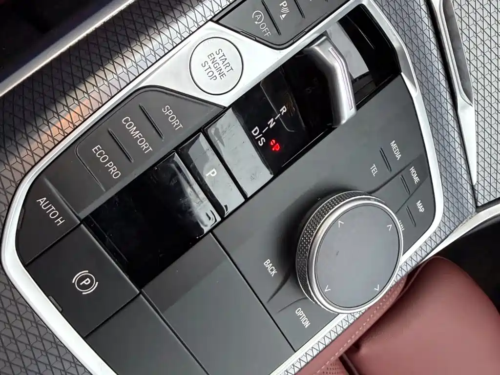 BMW 3 Series 2025 330i M Sport Night Edition фото 11