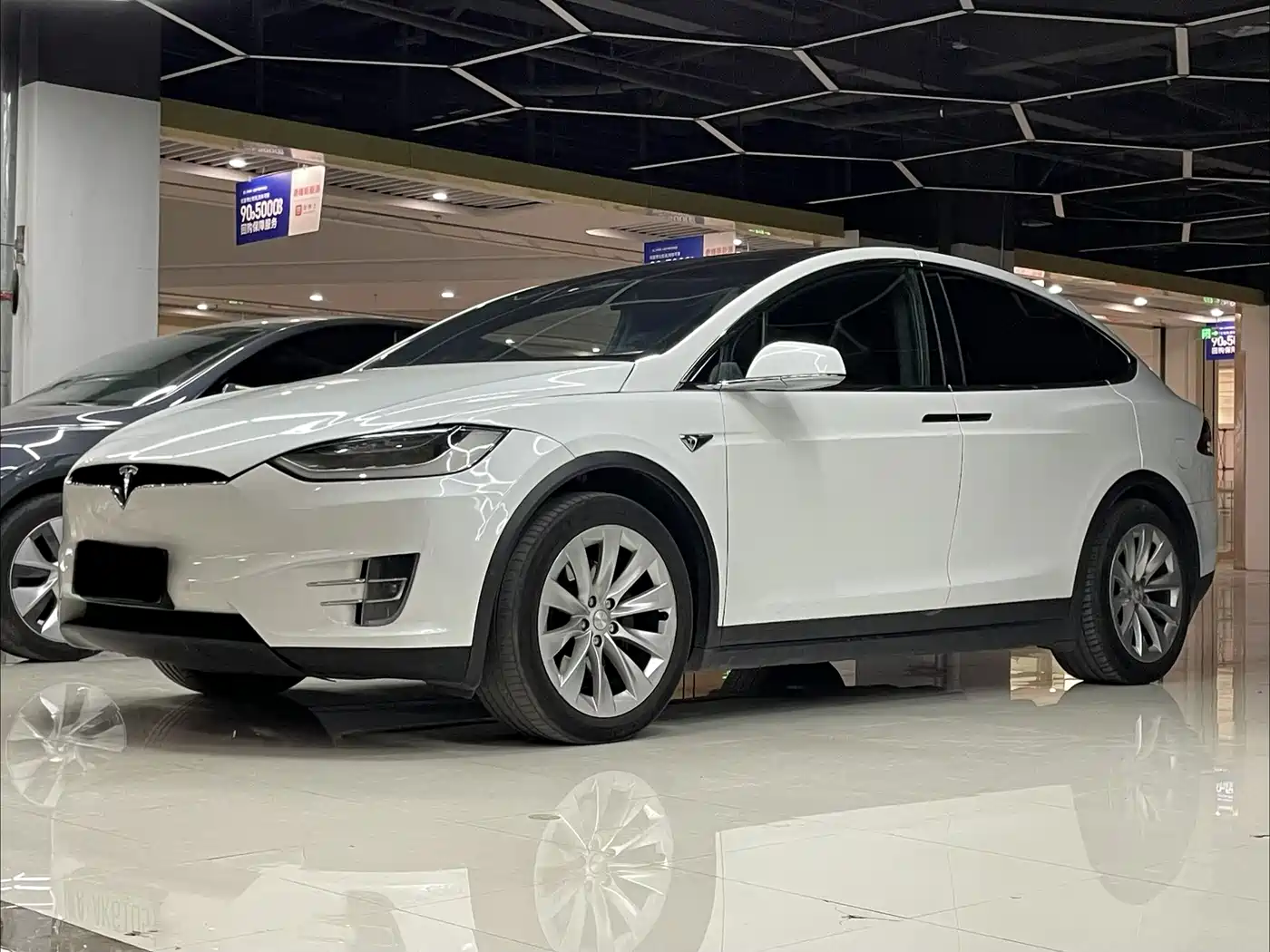 TESLA MODEL X