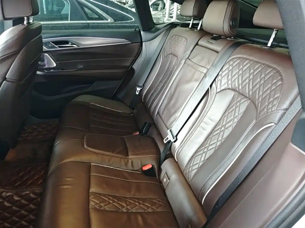 BMW 6 Series GT 2019 630i M Sport Grand Tourer Edition фото 17