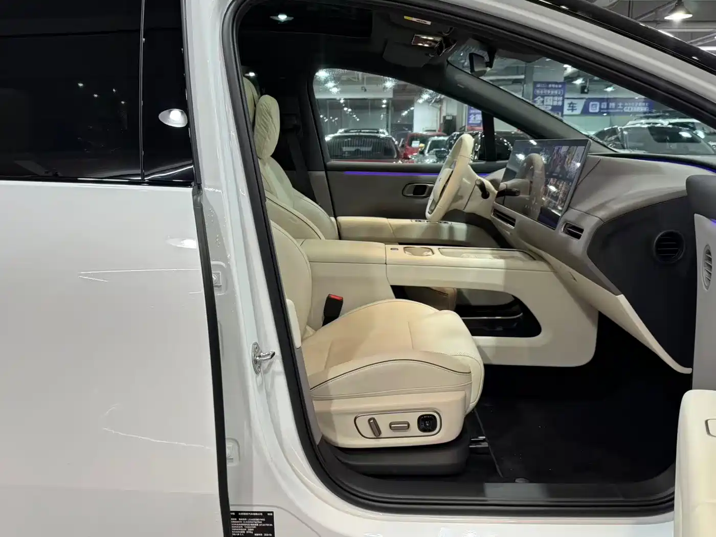 Li Auto i6 2026 2025 2WD Base Model