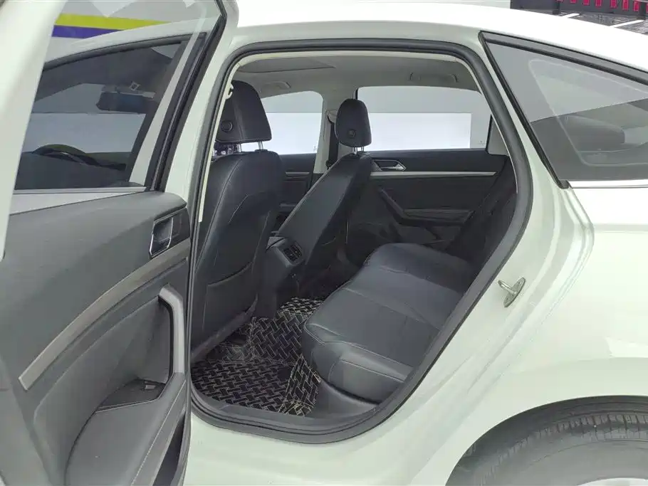 Volkswagen Lavida 2021 1.5L Auto Comfort Edition фото 11