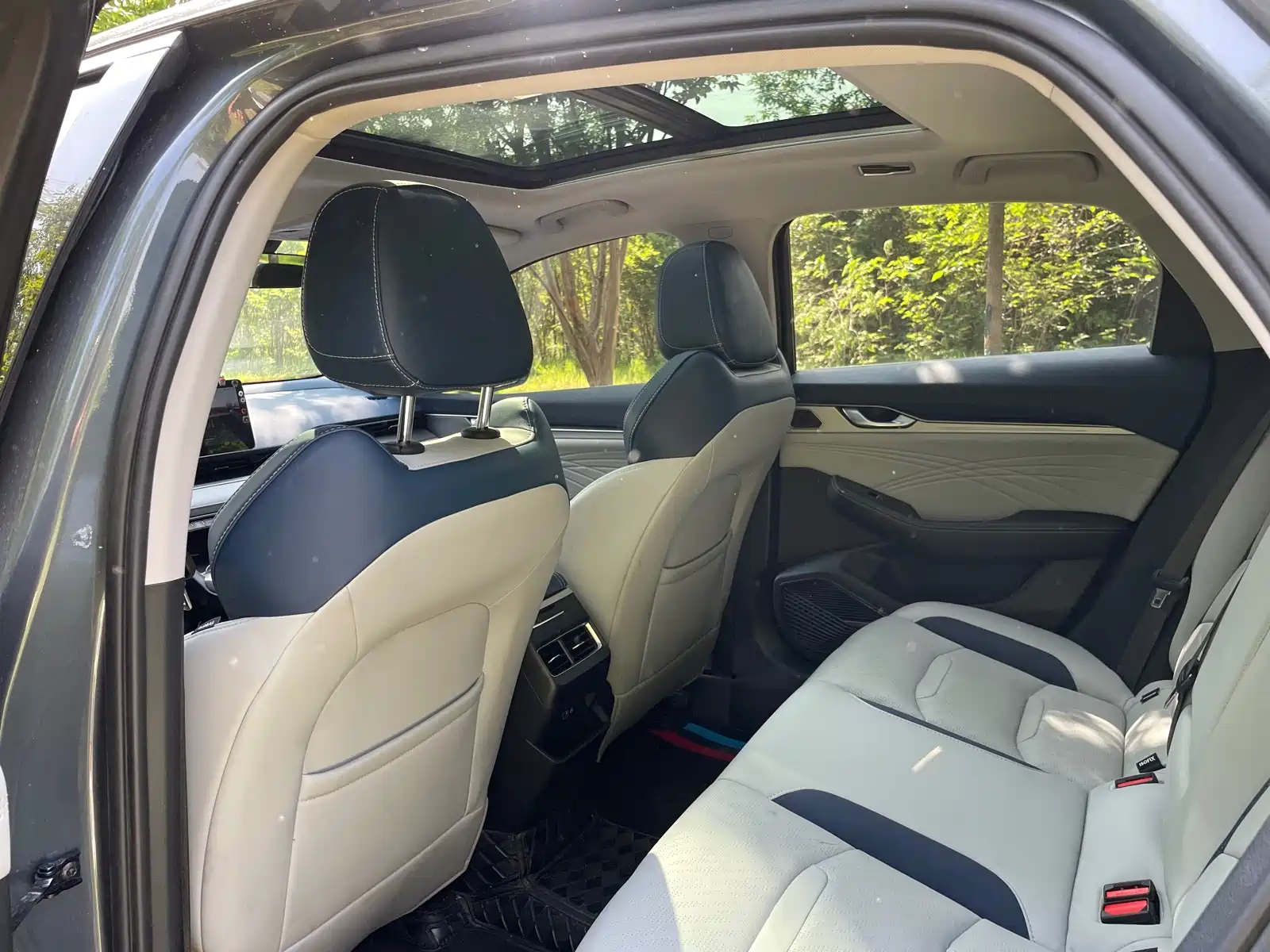 Фото 4 - Geely Preface