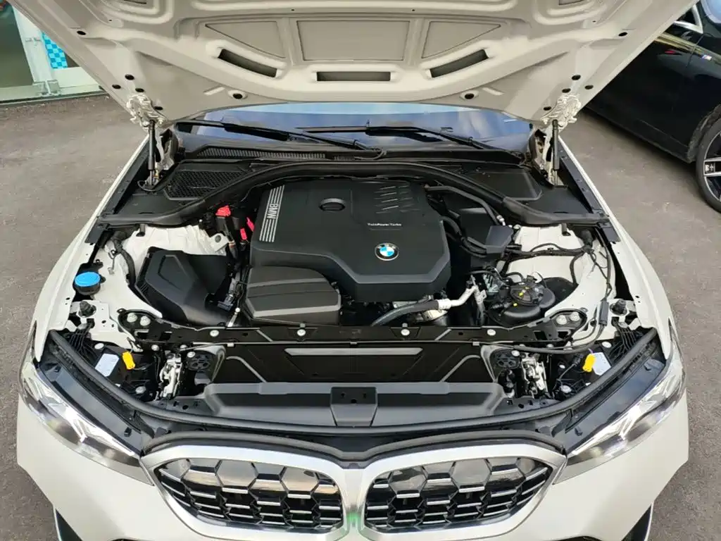 Photo 20 - BMW 3 Series