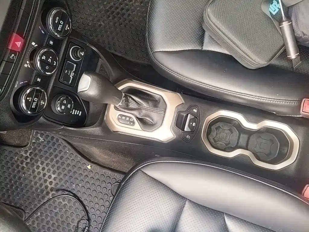 Photo 14 - Jeep Renegade