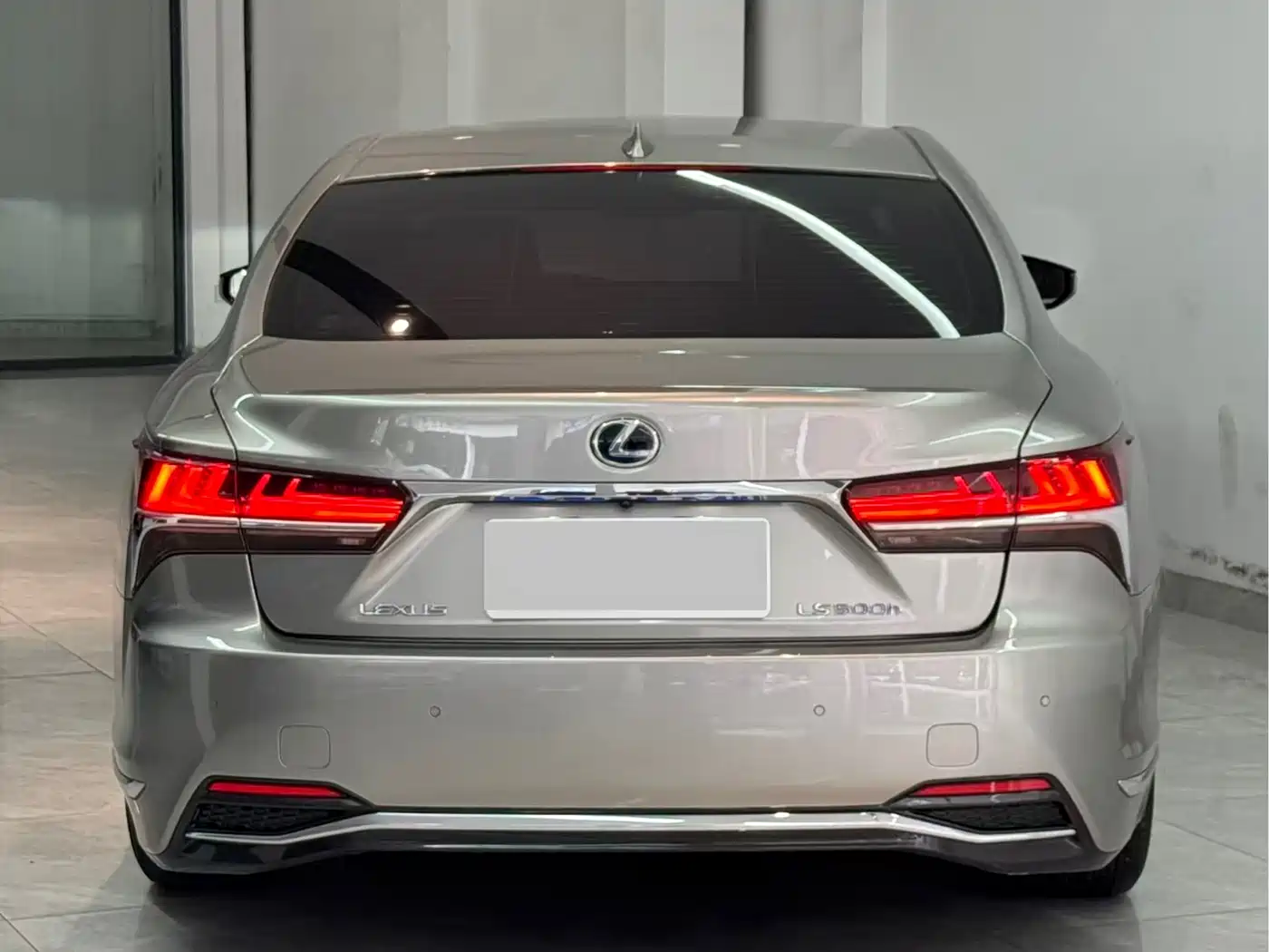 Фото 8 - Lexus LS