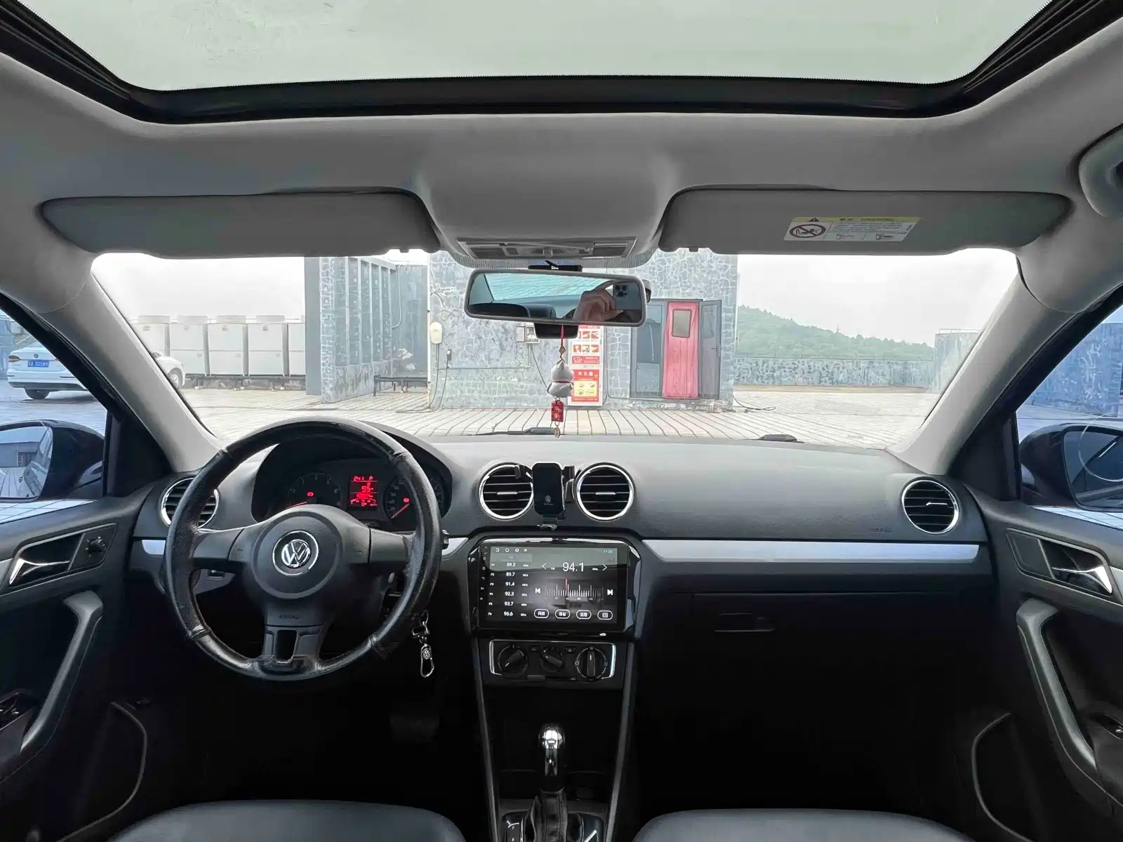 Фото 9 - Volkswagen Jetta