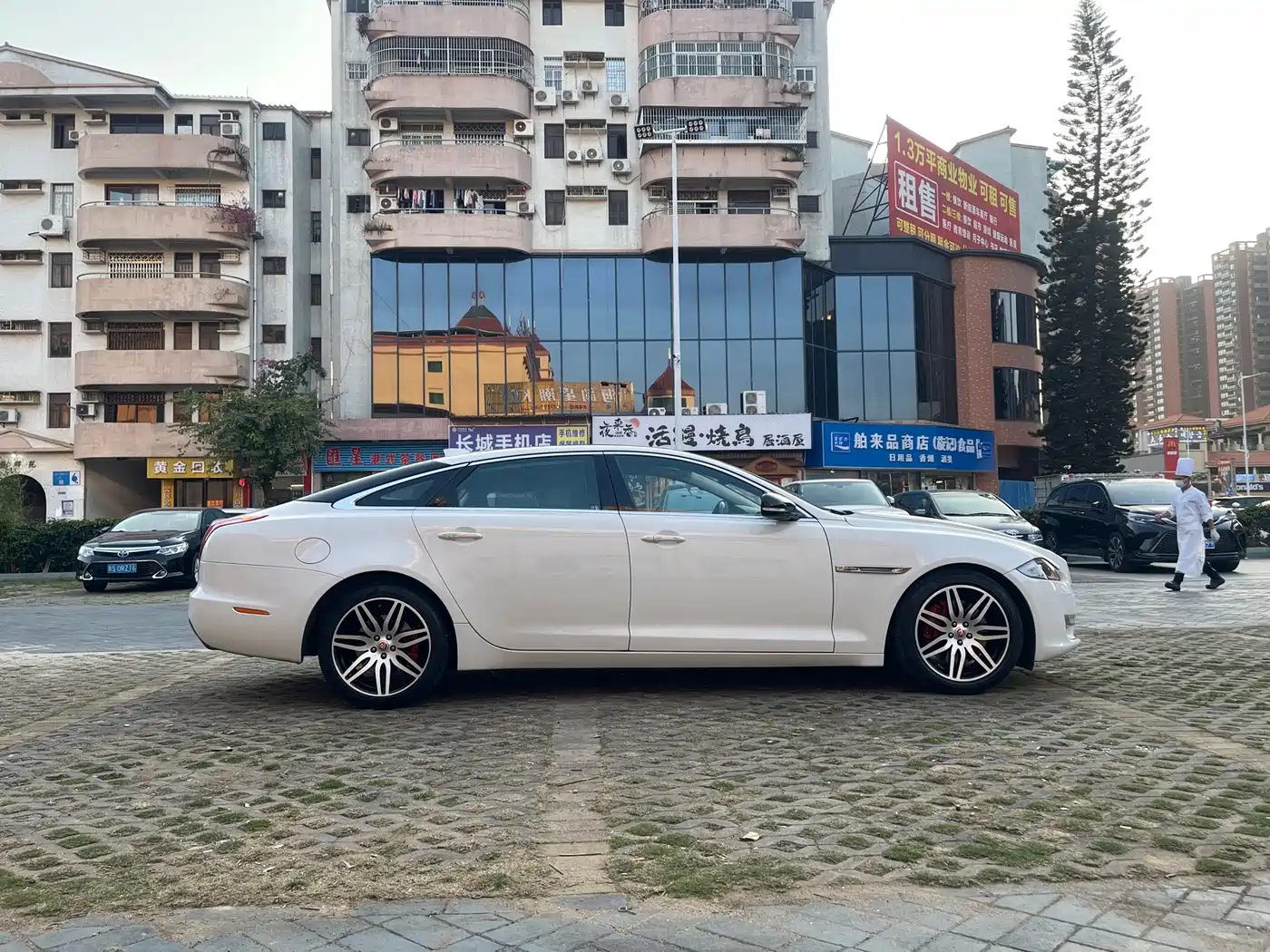 JAGUAR XJ