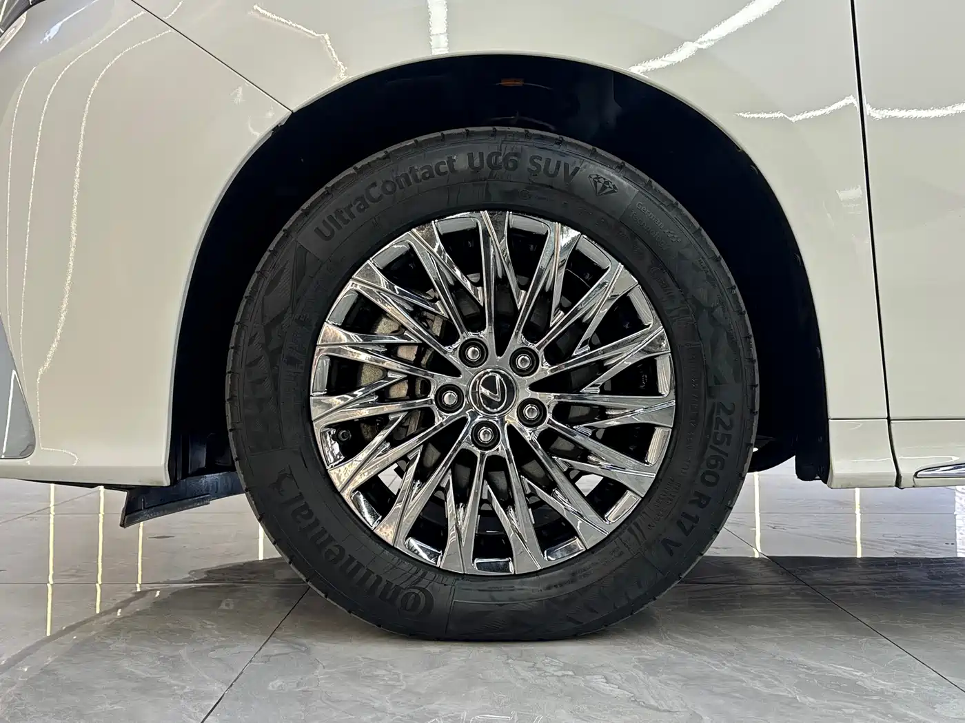 Lexus LM 2020 300h 4-Seat Imperial Edition фото 8