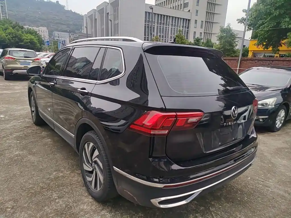 Фото 5 - Volkswagen Tiguan L