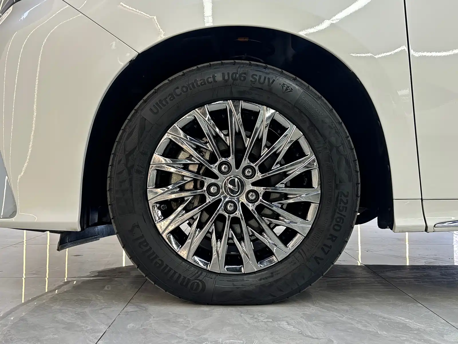 Фото 8 - Lexus LM