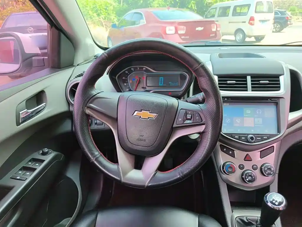 Chevrolet Aveo 2015 2014 Sedan 1.4SE MT Joy Edition