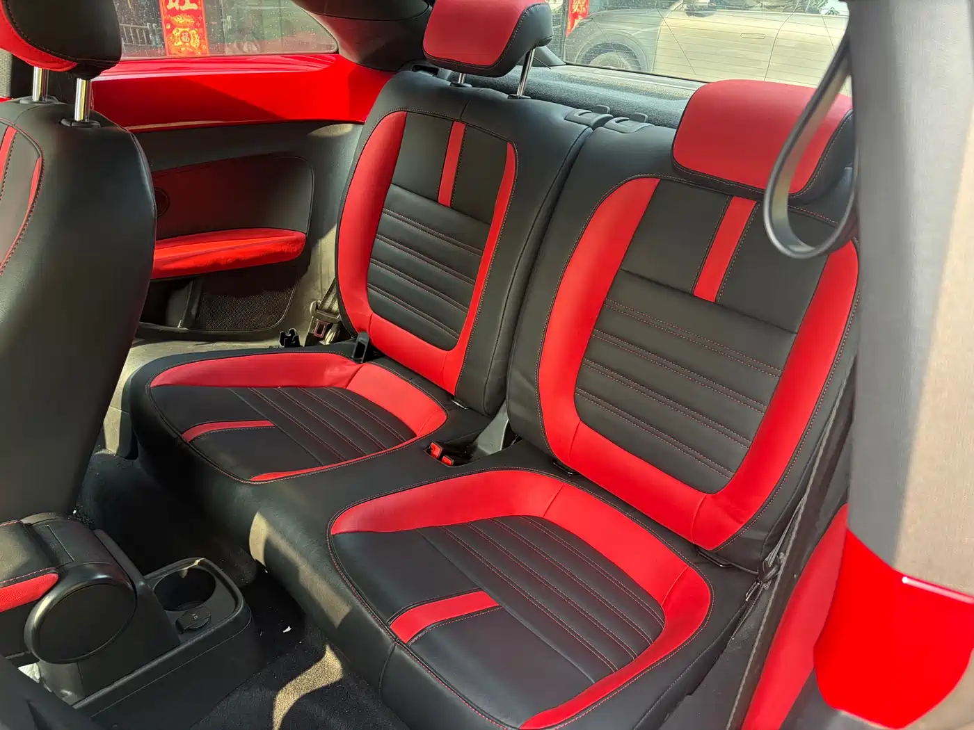 Volkswagen Beetle 2018 180TSI Trend Joy Edition фото 9