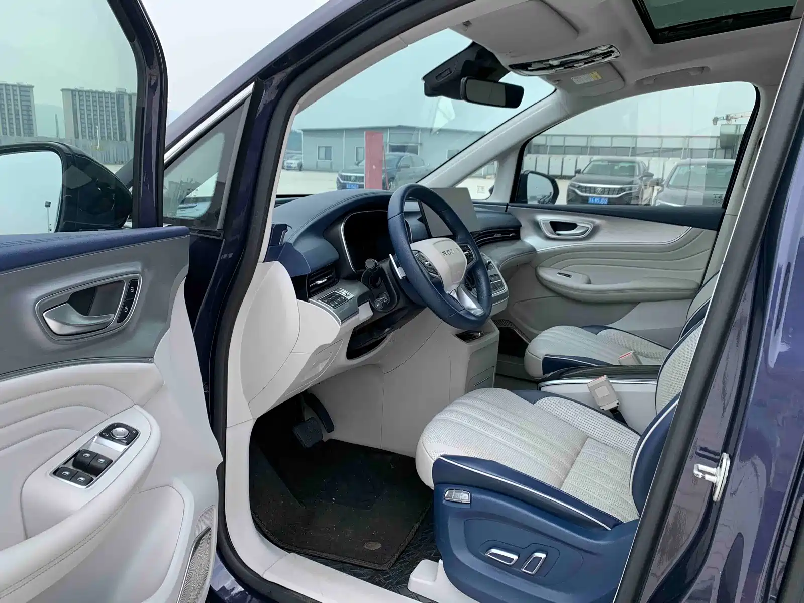 Фото 8 - Roewe iMAX8