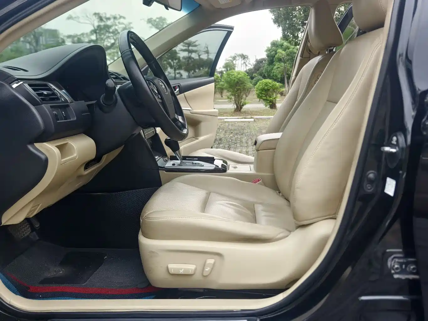Toyota Camry 2015 2.0G Leading Edition фото 7