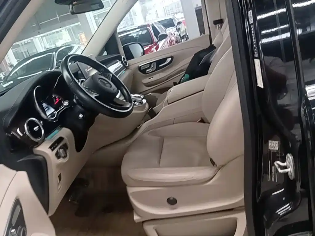 Mercedes-Benz V-Class 2017 2017 Model V 260 L Premium Extended Edition