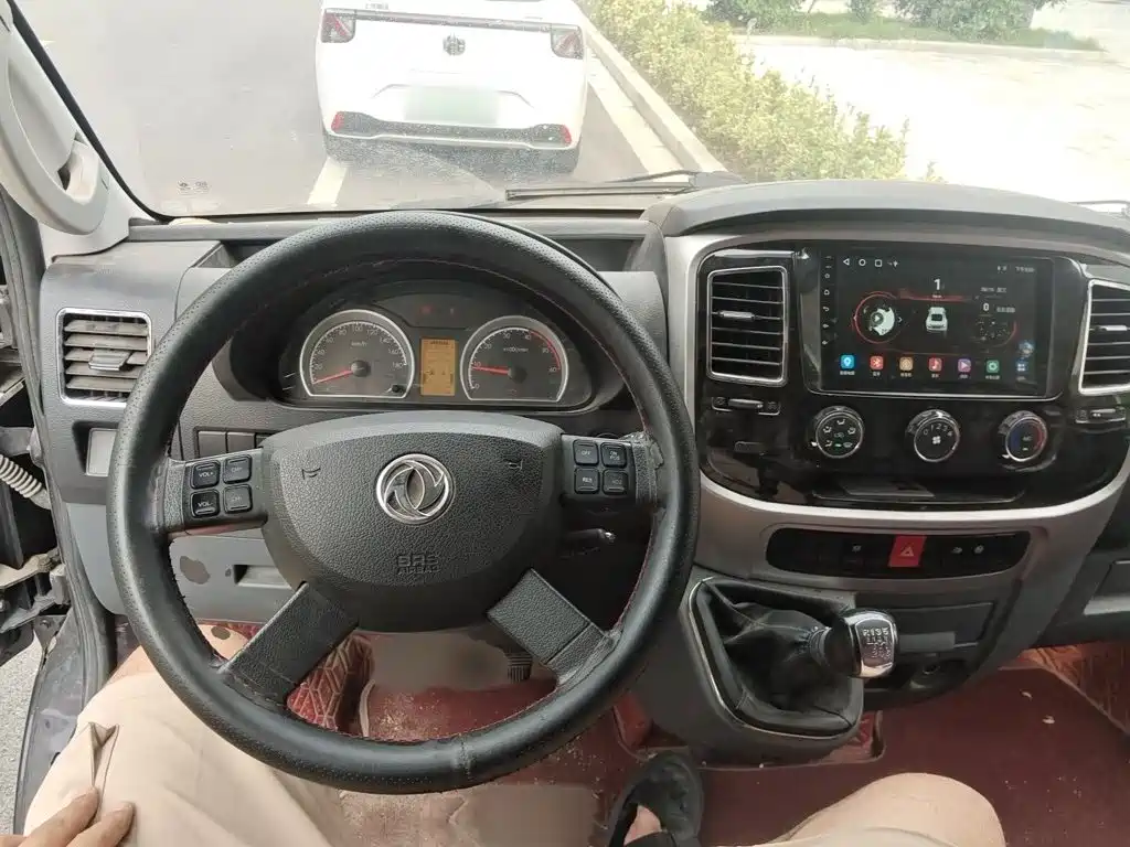Dongfeng Yufeng Yufeng 2022 2021 2.3T Power King FWD Logistics Vehicle Short Wheelbase Medium Roof 5-9 Seats China VI M9T