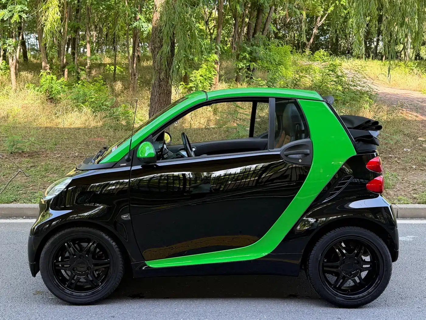 smart fortwo 2012 2011 1.0T Convertible Burning Orange Edition
