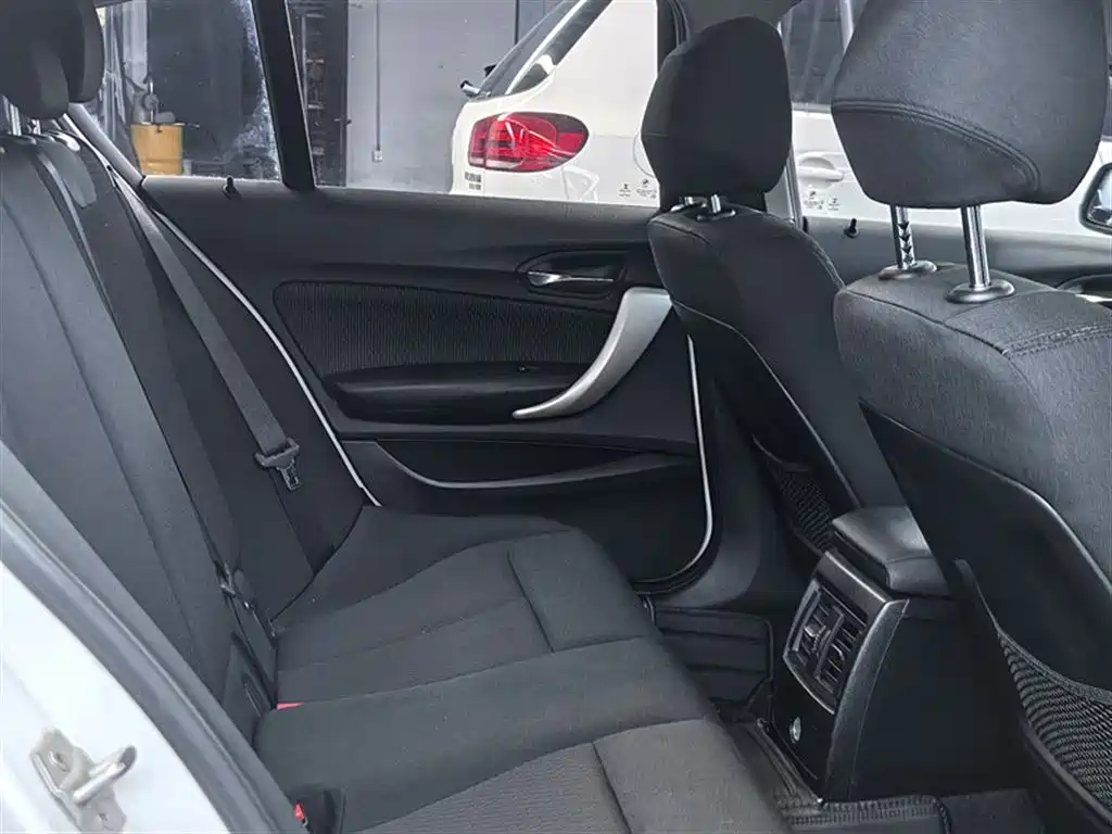 BMW 1 Series (Import) 2015 120i Leading фото 9