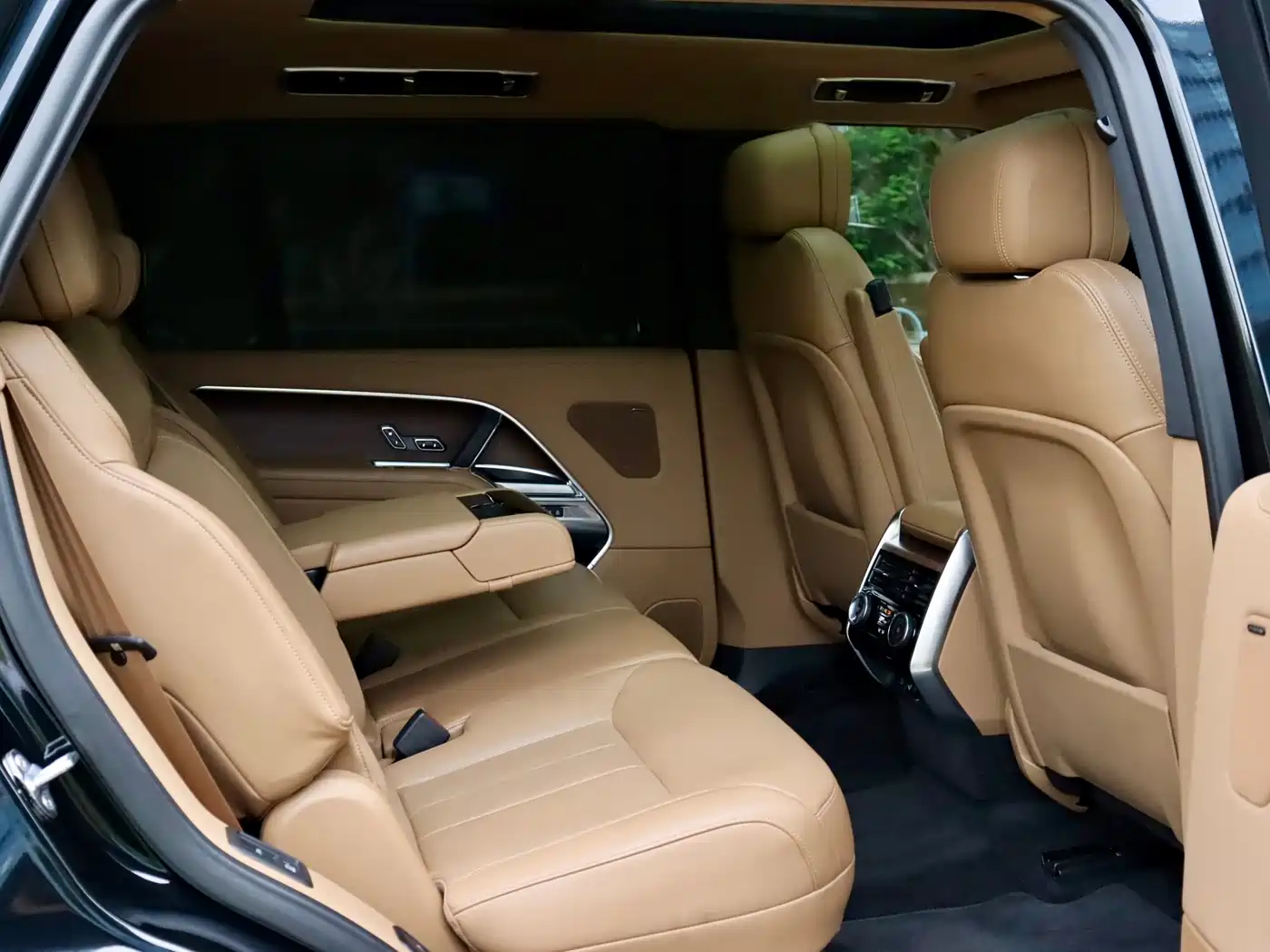 Land Rover Range Rover 2023 2023 3.0 L6 400PS Golden Age 7-Seater Long Wheelbase