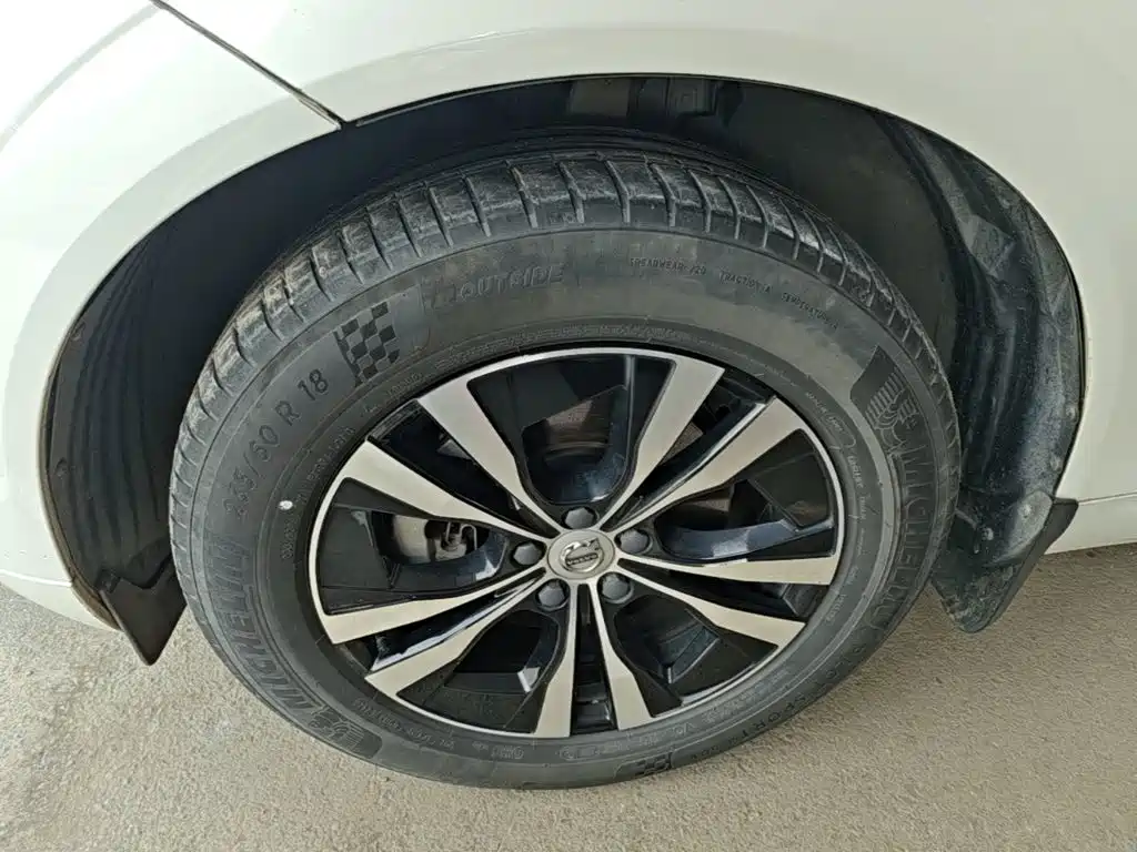 Фото 23 - Volvo XC60