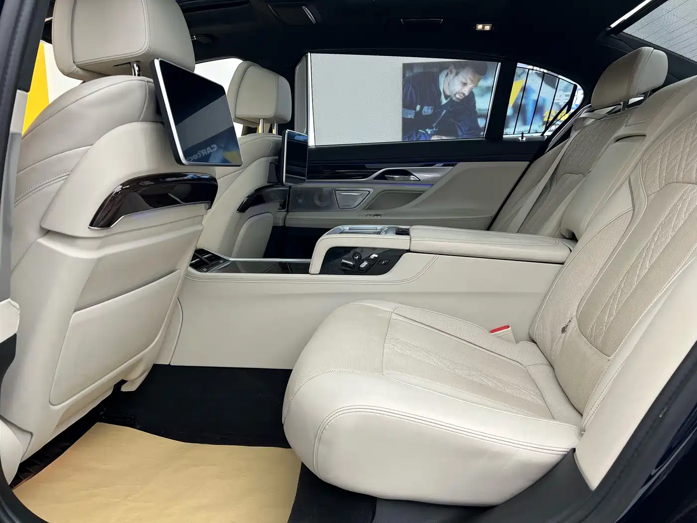 BMW 7 Series 2016 740Li Premium фото 10