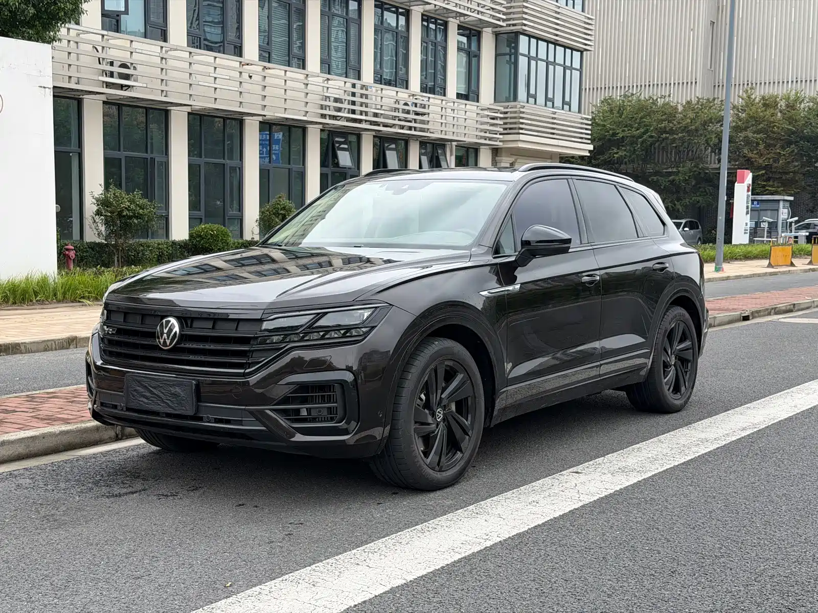 Фото 1 - Volkswagen Touareg
