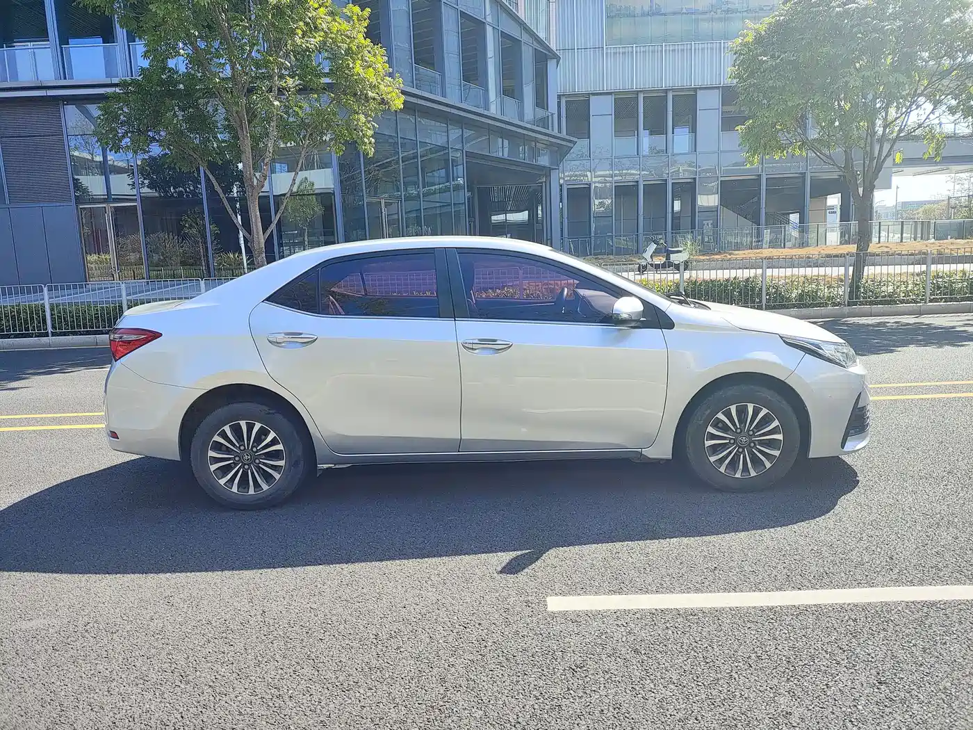 Toyota Corolla 2017 Facelift 1.2T S-CVT GL фото 4