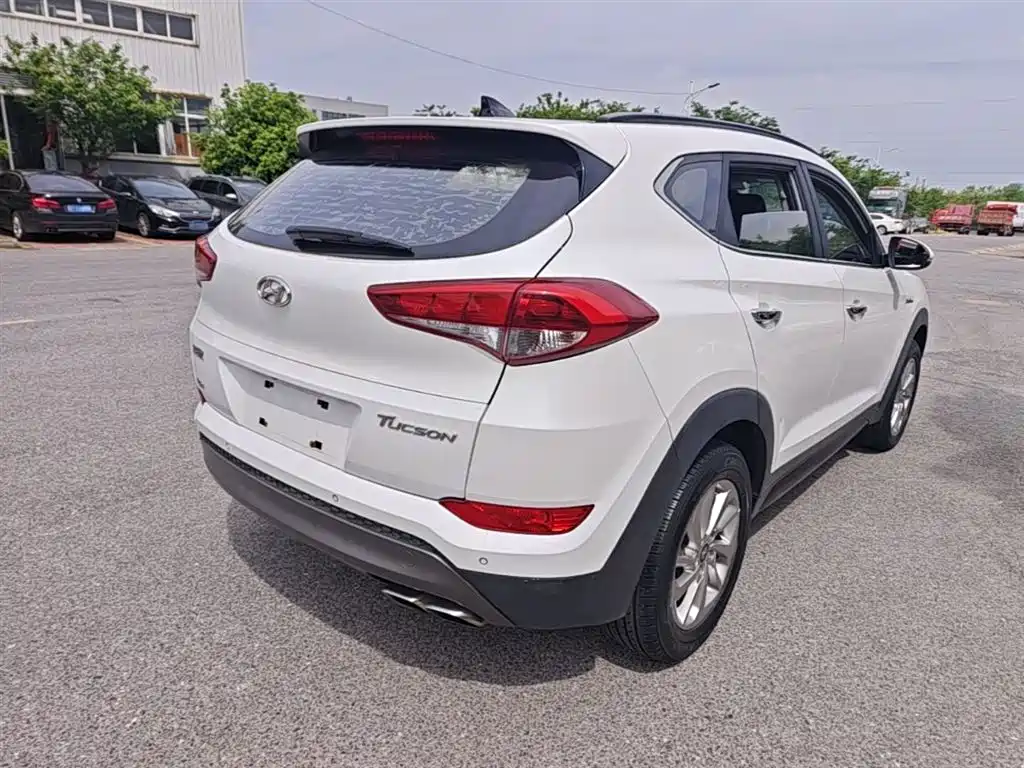 HYUNDAI TUCSON