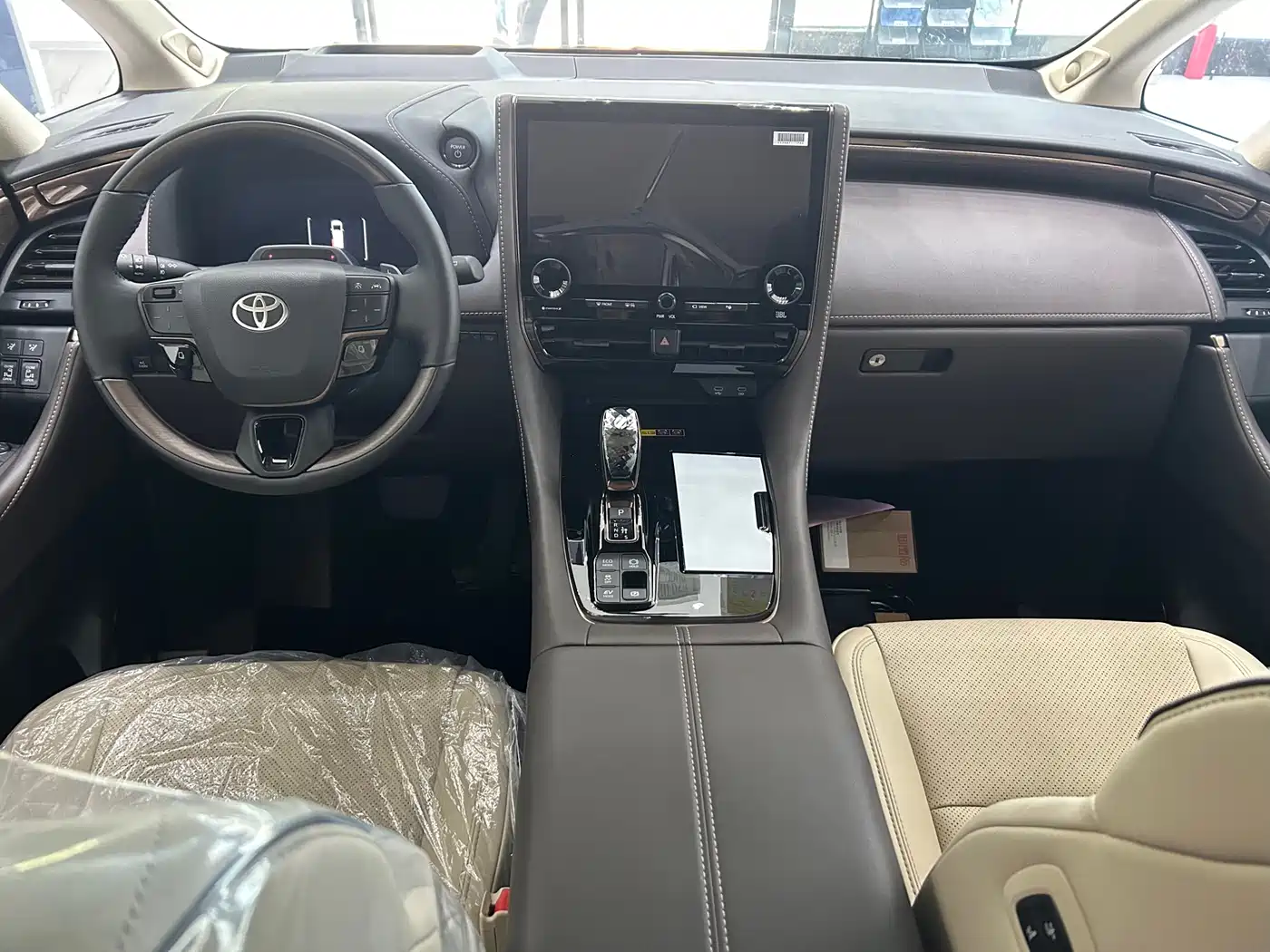 Toyota Alphard 2025 Hybrid 2.5L Ultimate Gold Edition фото 5