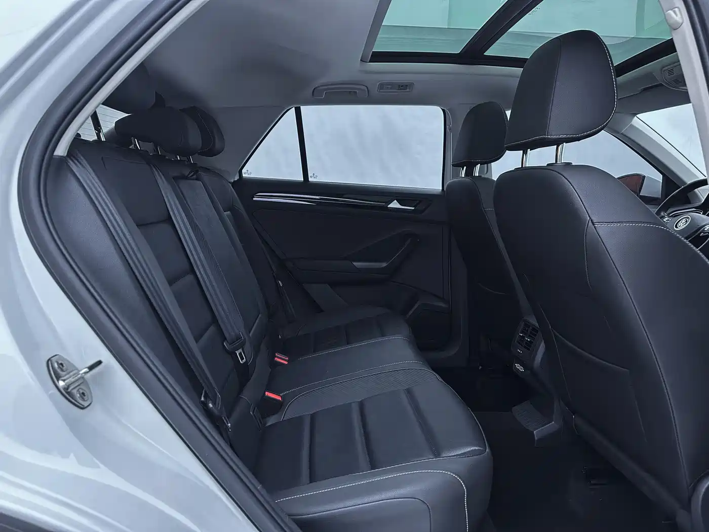 VOLKSWAGEN T ROC EXPLORING SONGS