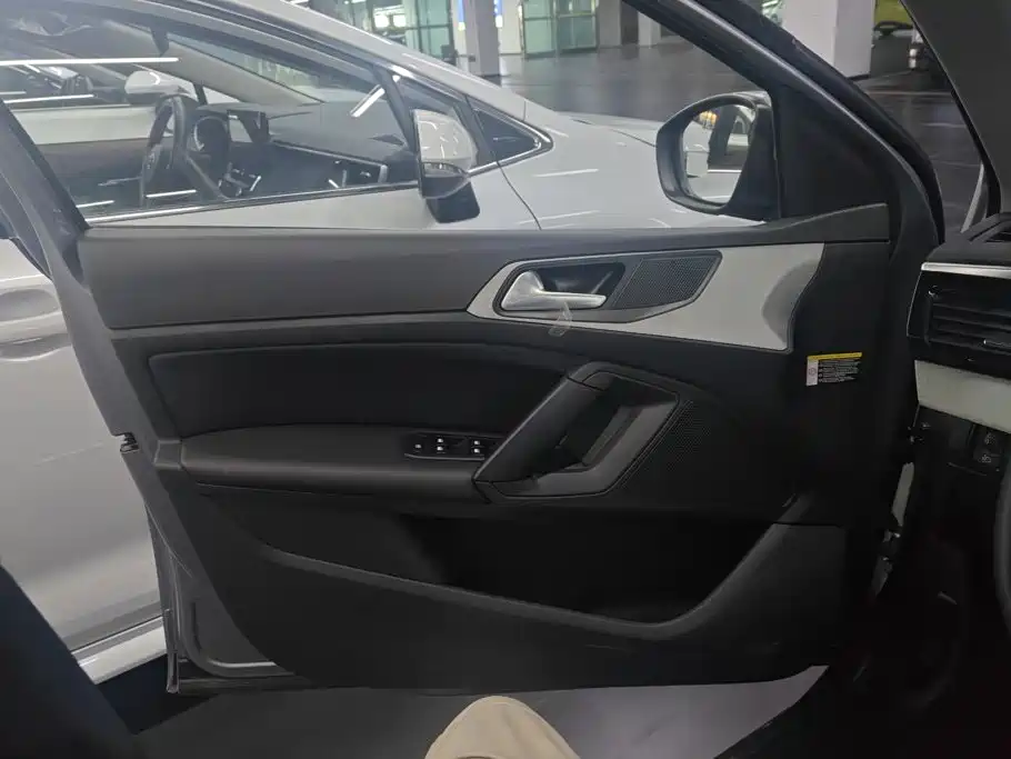 Peugeot 408 2026 2022 1.6T Light Chaser Edition