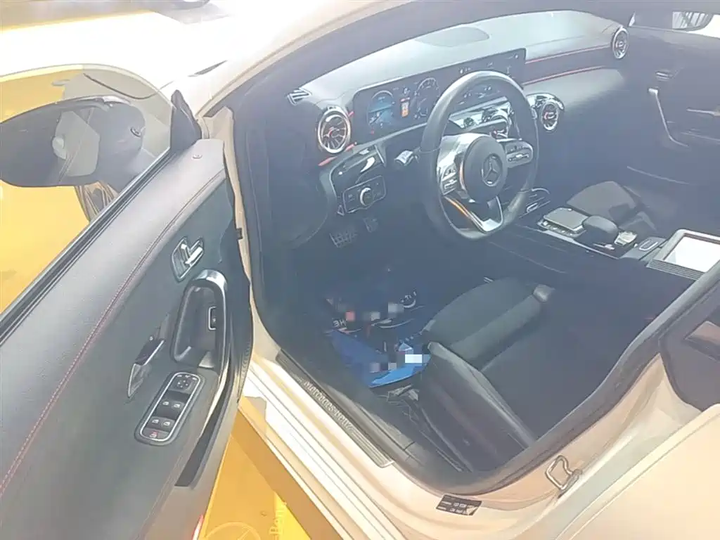 Mercedes-Benz CLA (Import) 2021 CLA 200 фото 16