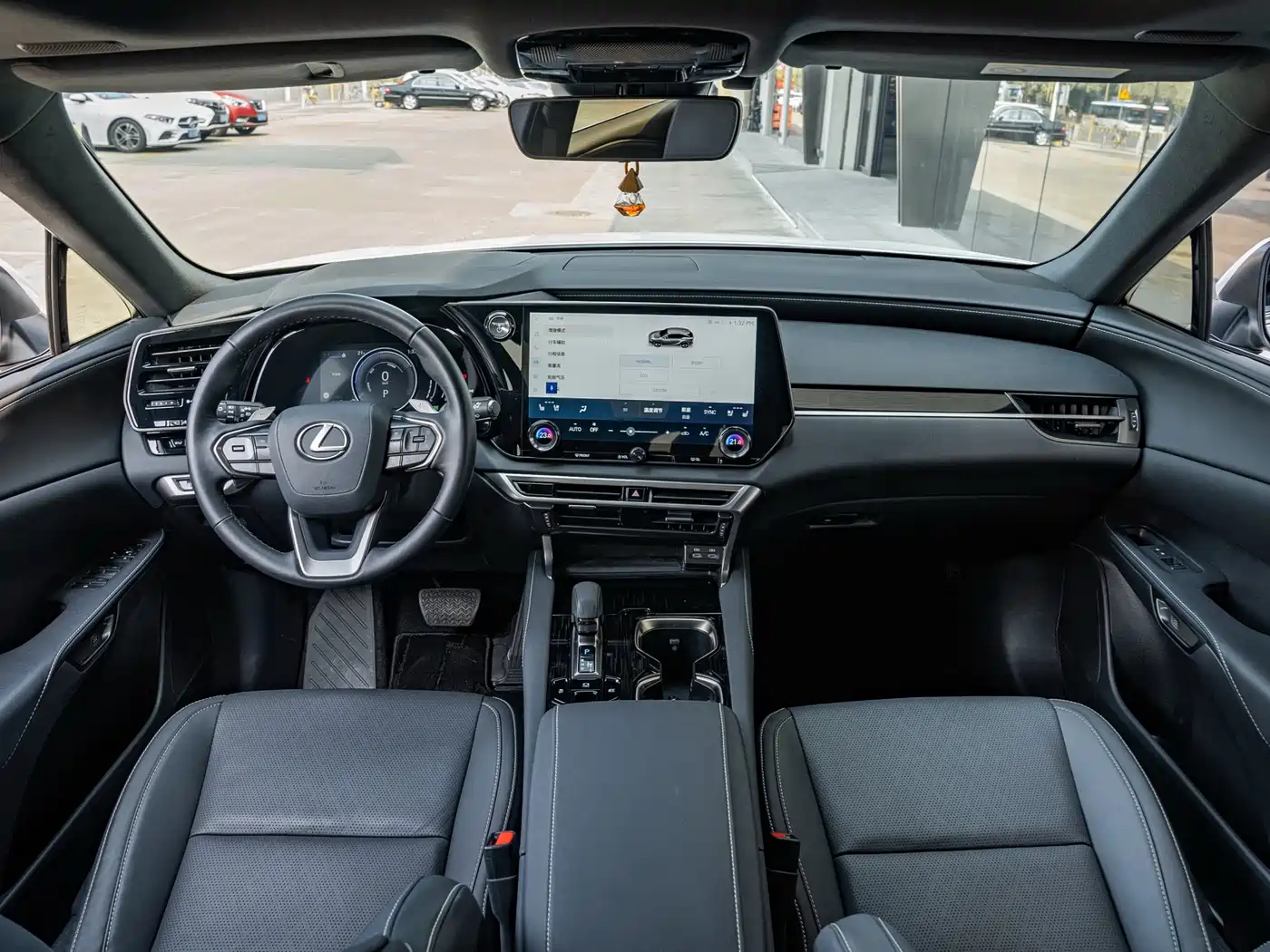Photo 13 - Lexus RX