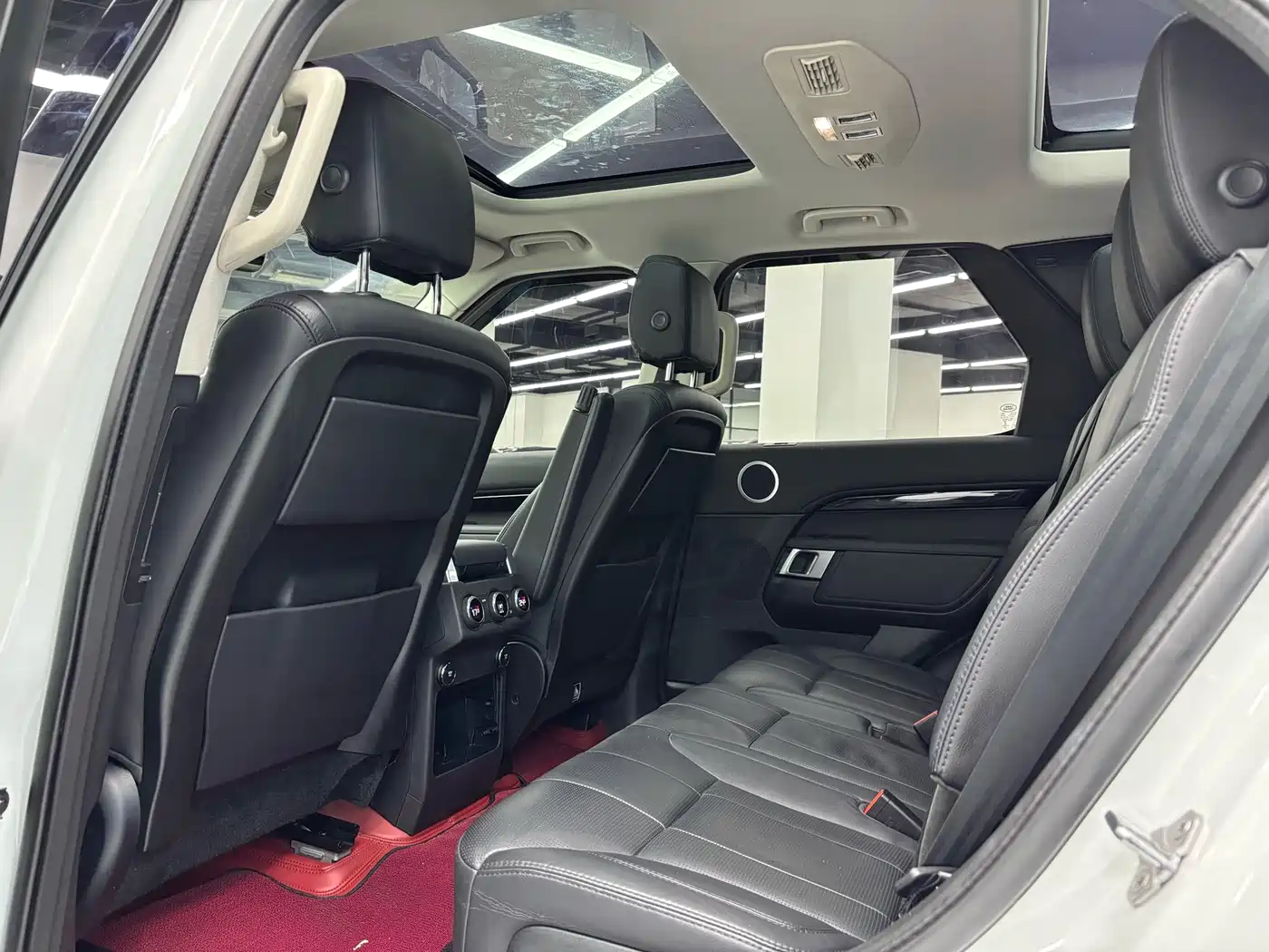 Land Rover Discovery 2020 2.0T SE фото 9