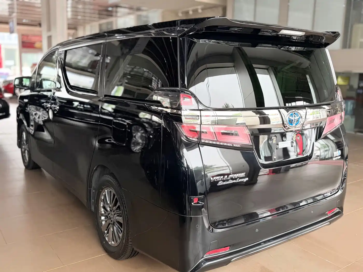 Toyota Vellfire 2019 Hybrid 2.5L HV Premium Edition фото 20