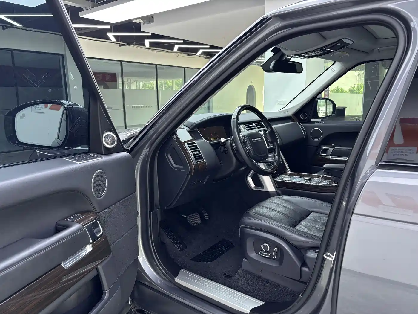 Land Rover Range Rover 2015 3.0 TDV6 Vogue фото 7