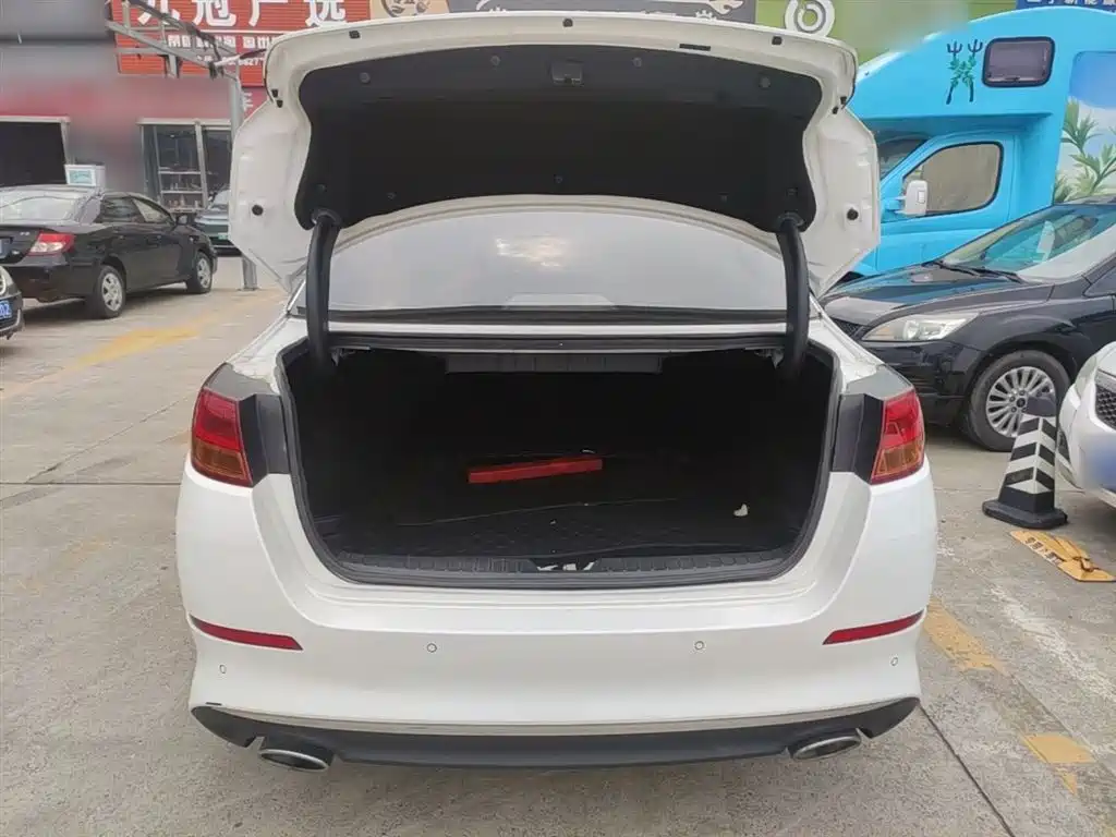 Kia K5 2015 2.0L Automatic LUX фото 19