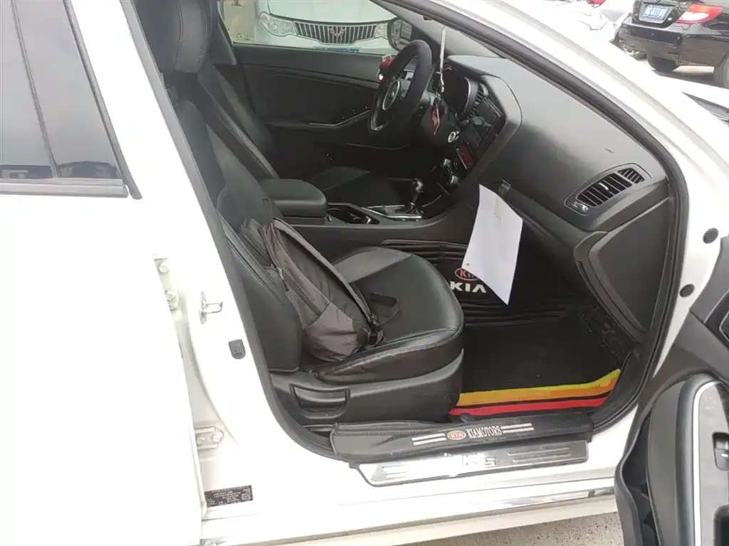 Kia K5 2015 2.0L Automatic LUX фото 25