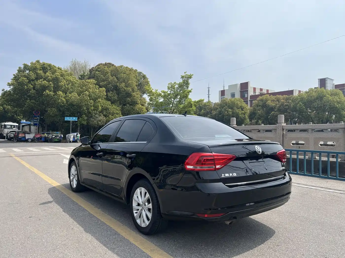 Volkswagen Lavida 2015 1.6L Automatic Comfort Edition фото 7